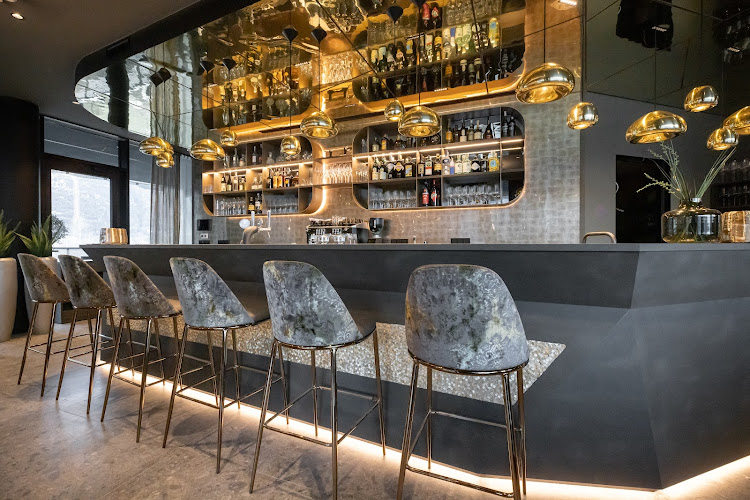 Restaurant Bar Tower Garden