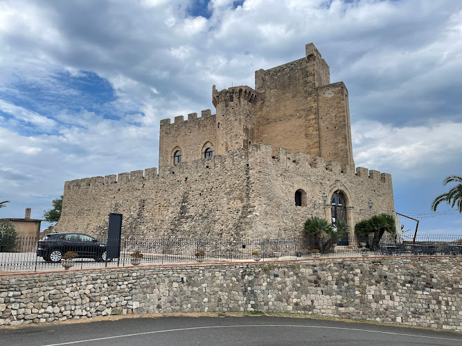 Castello Federiciano di Roseto Capo Spulico