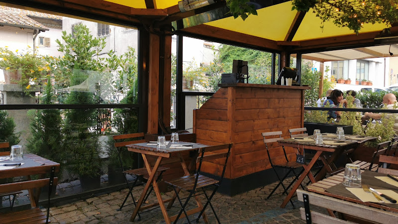 Lo Sfizio Bistro’ & Wine.