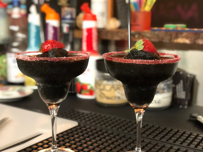 Coconut Cocktails Bar, Aperitivi, Cocktails, Piadina Romagnola, Lunch bar, Gelateria