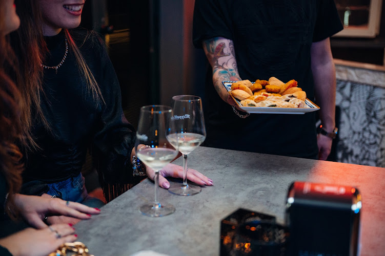 PRIMA O POI - Cocktail Bar