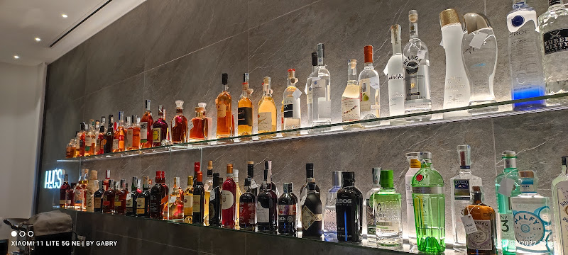 Hugs - Enoteca Innovativa